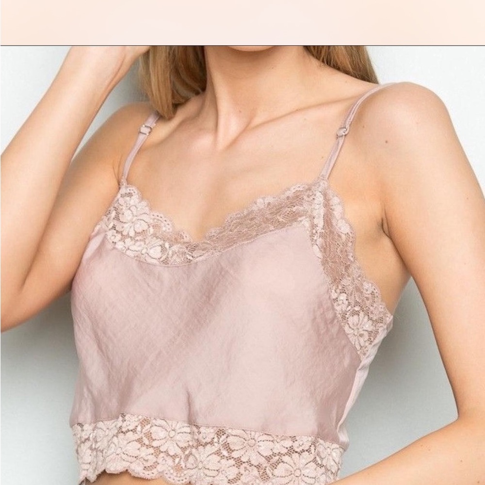Brandy Melville Dionne silky tank
